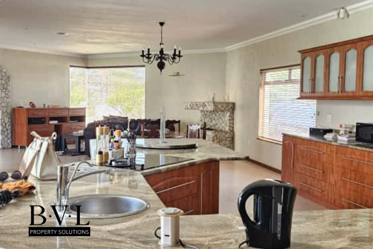 Rossmund Estate Luxury, Scale & Opportunity in One Exclusive Address - Photo 4