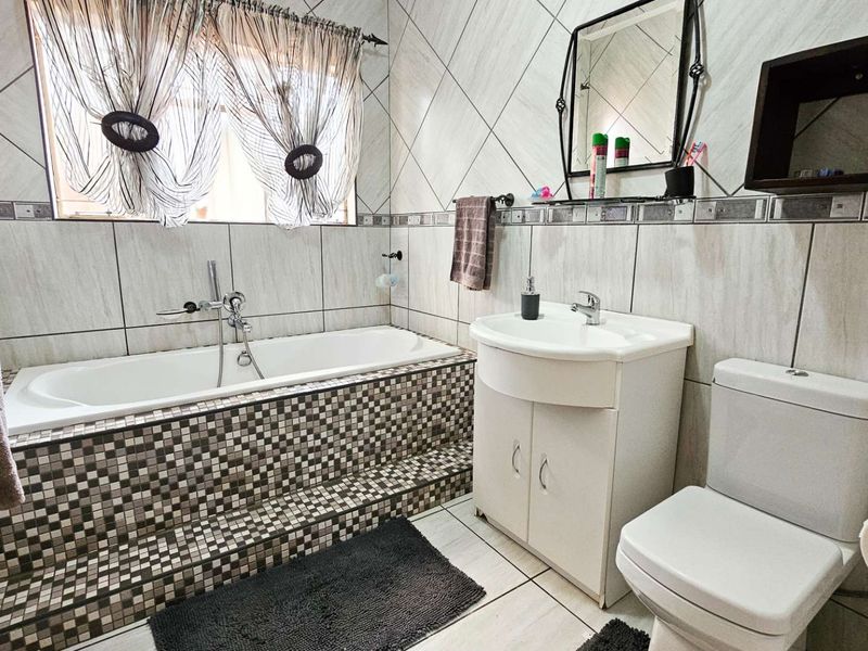 Immaculate Family Home with Entertainment Paradise in Annlin – Move-In Ready! - Photo 5