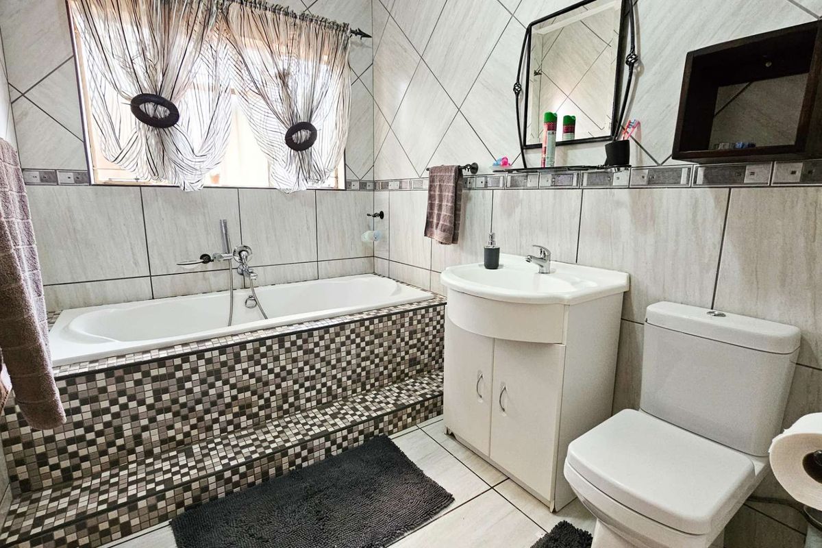 Immaculate Family Home with Entertainment Paradise in Annlin – Move-In Ready! - Photo 5