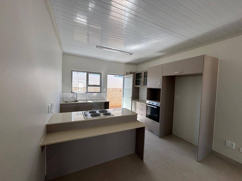 2 Bedroom Townhouse TO LET in Finkenstein Manor - Photo 3