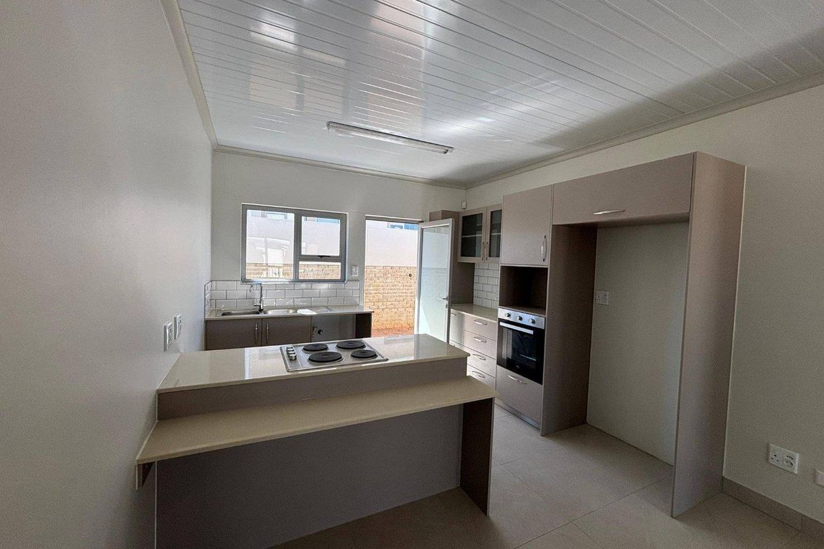 2 Bedroom Townhouse TO LET in Finkenstein Manor - Photo 3
