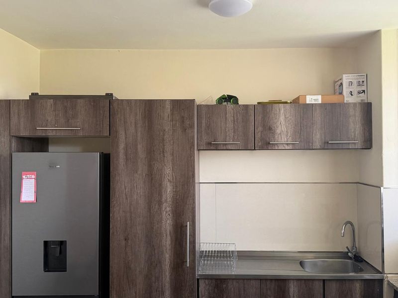 Top Floor Apartment! - Photo 3