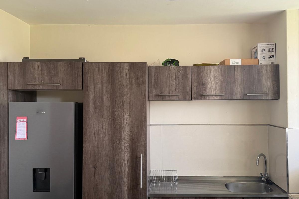 Top Floor Apartment! - Photo 3