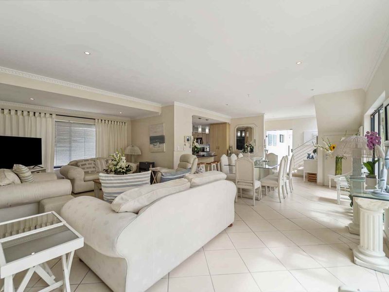 Sunset Links Golf Estate – Elegant Family Home with Income Potential - Photo 5