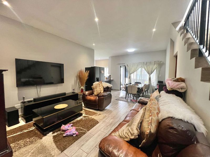 Modern 3-Bedroom, 2-Bathroom Double-Storey Home for Sale - Photo 2