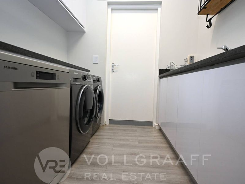 Elevated Coastal Elegance - Photo 7