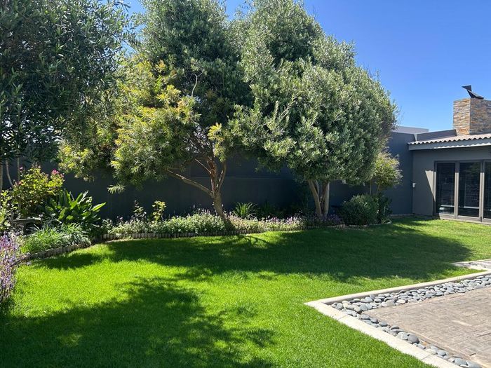 Property #2463615, House For Sale in Fairways Estate