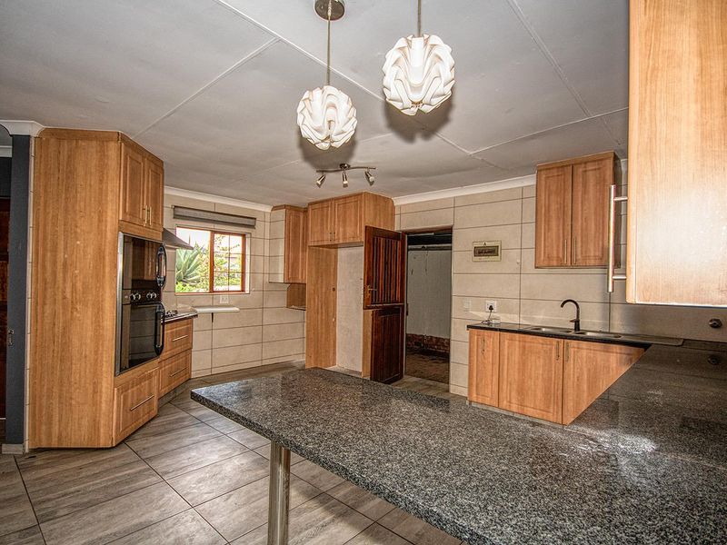 3 Bedroom Renovated simplex! - Photo 10