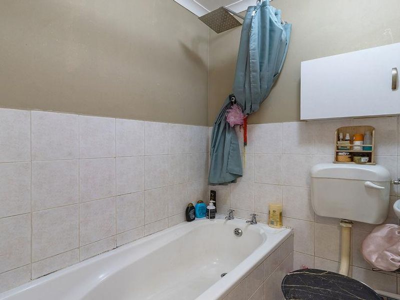 Neat 1 Bedroom Apartment For Sale In Bothasig - Photo 9