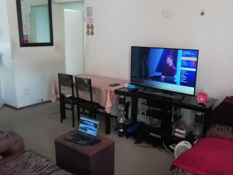 2 Bedroom Apartment / Flat for Sale in Lakefield - Photo 4