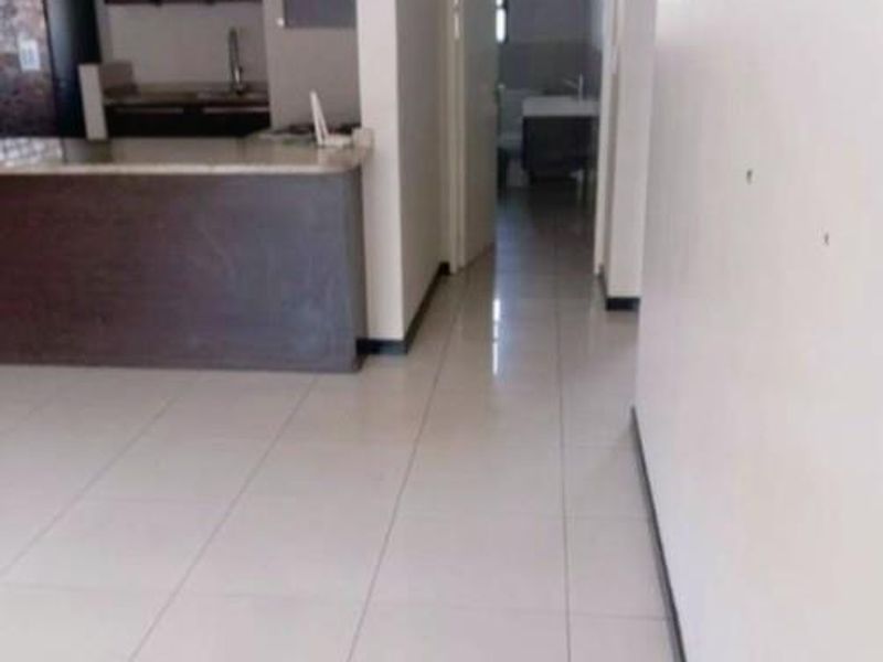 Stylish 2 Bedroom, 2 Bathroom Apartment with Balcony - Photo 7