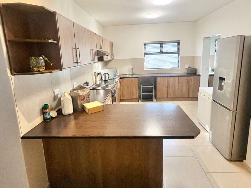 3 Bedrooms Townhouse To Rent in Walvis Bay Central - Photo 2