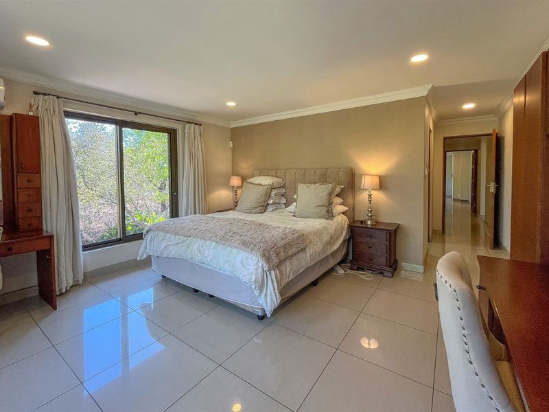 Elegant 5-Bedroom Home with Pool and Mountain Views - Photo 10