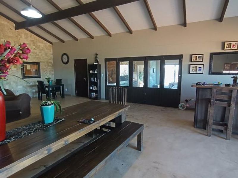 Magnificent Family Home - Reduced!! - Photo 10