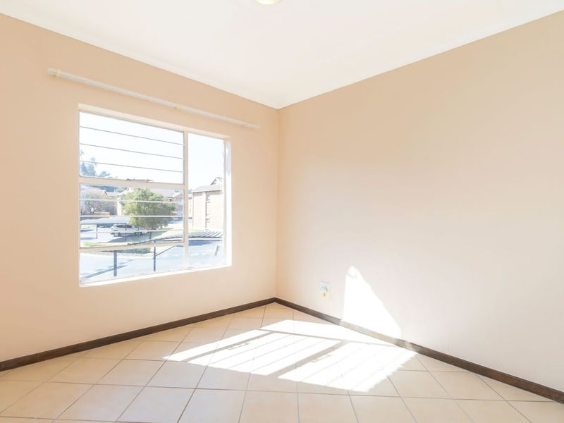 Bright 2-Bedroom Unit in Honeypark – Perfect Family Home! - Photo 9