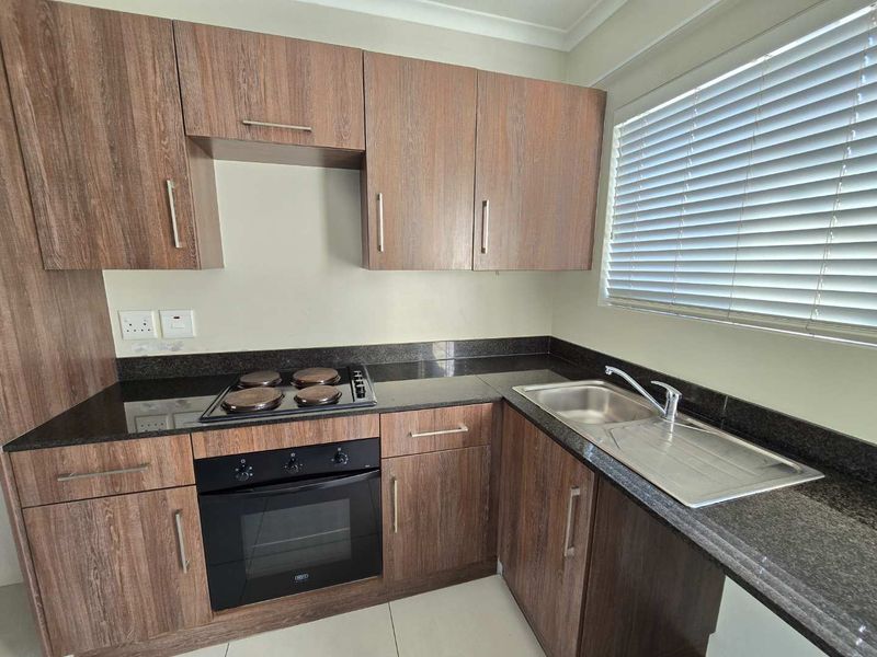 Cosy 2-Bedroom Duplex Apartment in the Beautiful The Oaks Complex - Photo 7