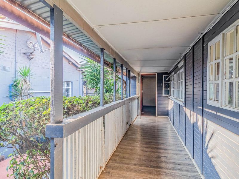 “Secure Corner Living with Space for the Whole Family!”3-Bedroom Home + 2-Bedroom Flatlet | Pool, Entertainment & Parking for 4 Cars - Photo 7