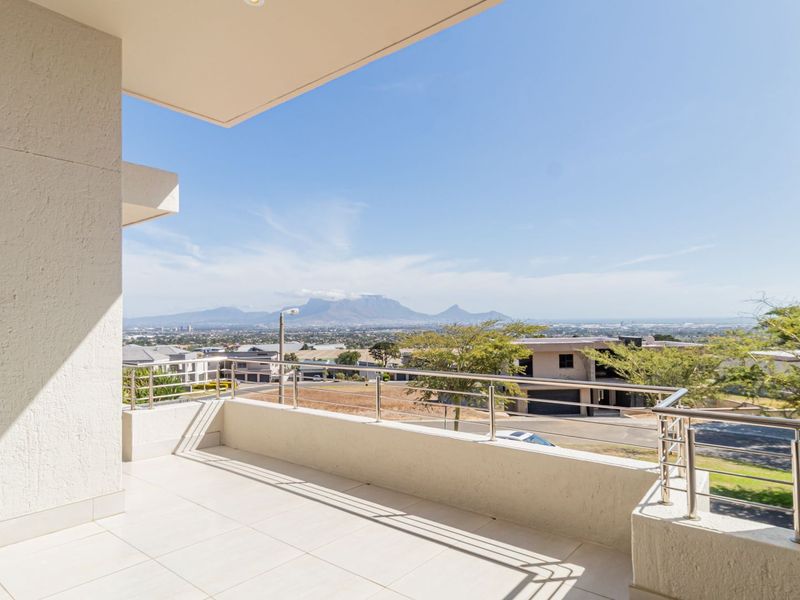 Beautiful family home with flatlet in Baronetcy Estate, Plattekloof. - Photo 2