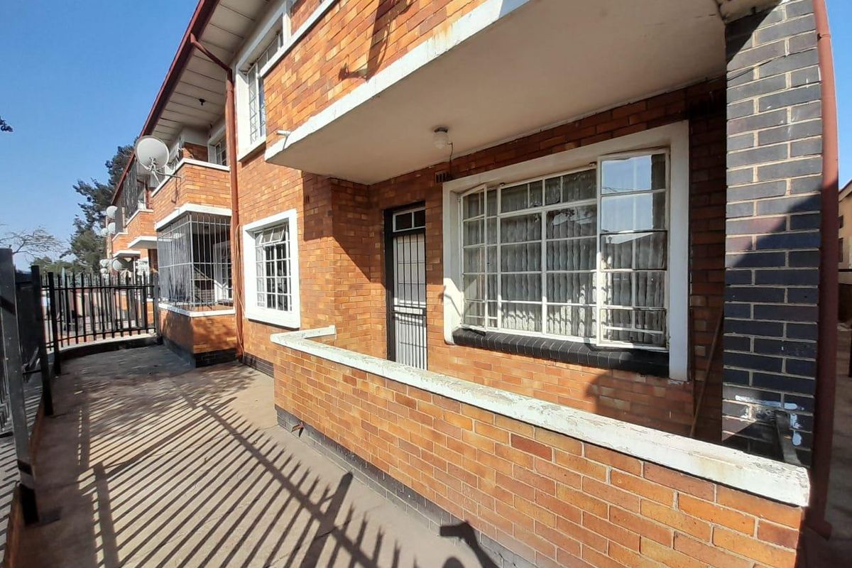 "Neat two bedroom apartment for sale" - Photo 2