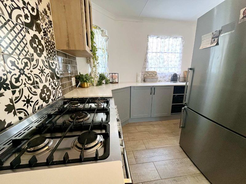 Spacious 3-Bedroom Home in Faerie Glen Prime Location - Photo 3