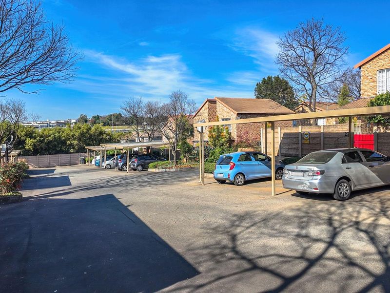 Charming Pet-Friendly Duplex with Enclosed Garden - Photo 3