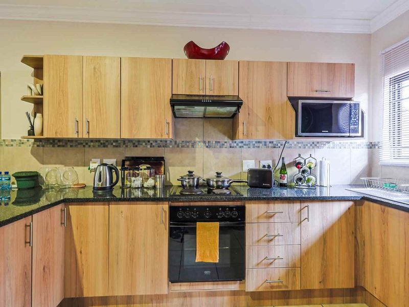 Modern 3 Bedroom Townhouse - Photo 10