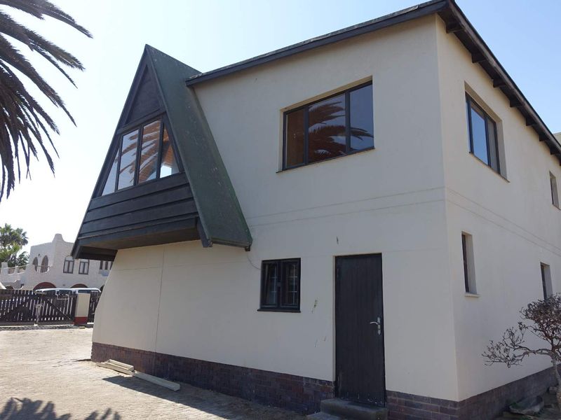 GERMAN STYLE HOUSE WITH FLAT & 4 GARAGES IN TOP LOCATION - Photo 3