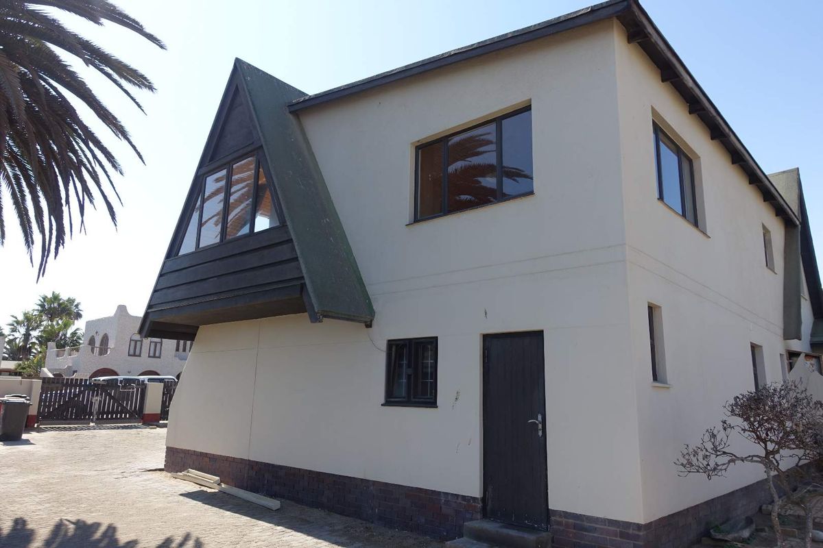 GERMAN STYLE HOUSE WITH FLAT & 4 GARAGES IN TOP LOCATION - Photo 3