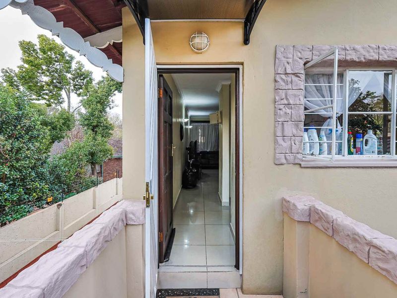 3 Bedroom Townhouse in Secure Faerie Glen Complex - Photo 4