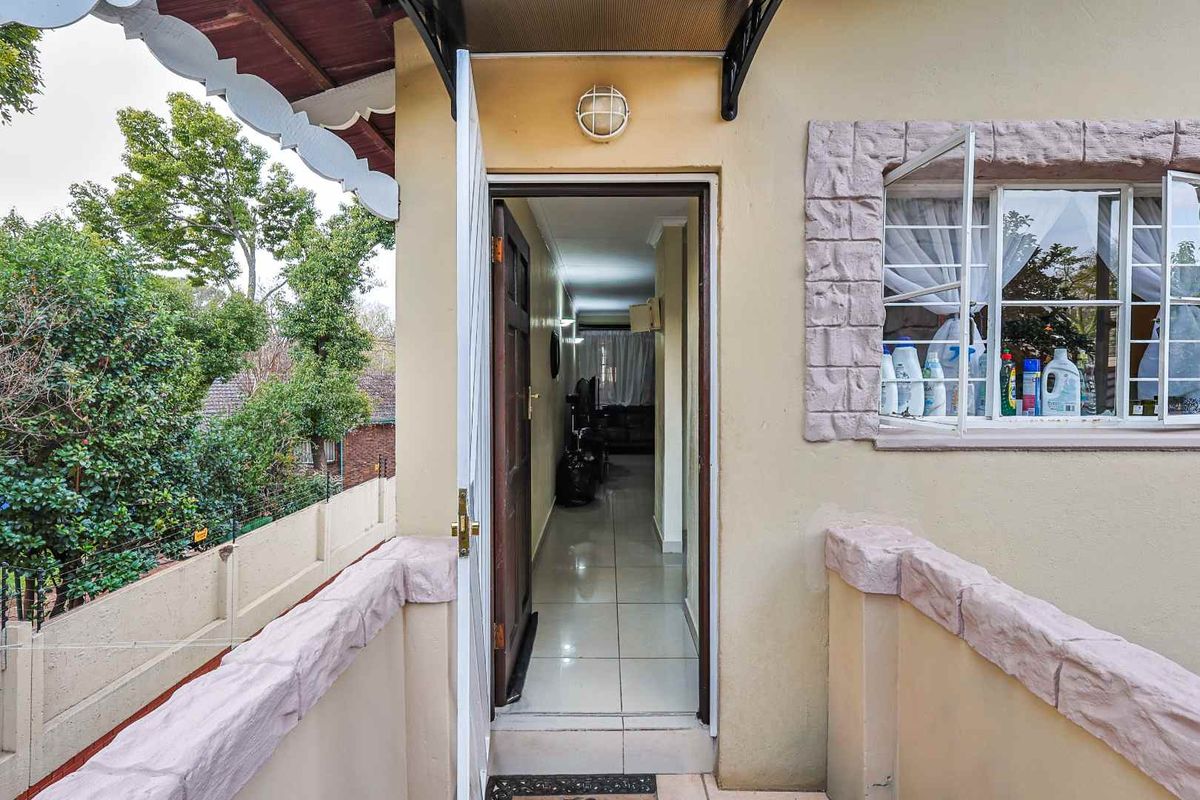 3 Bedroom Townhouse in Secure Faerie Glen Complex - Photo 4