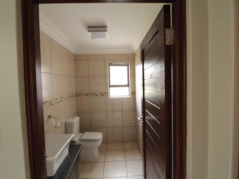 Midlands Estate for Rent - 4 Bedroom - 3.5 Bathroom - Photo 5