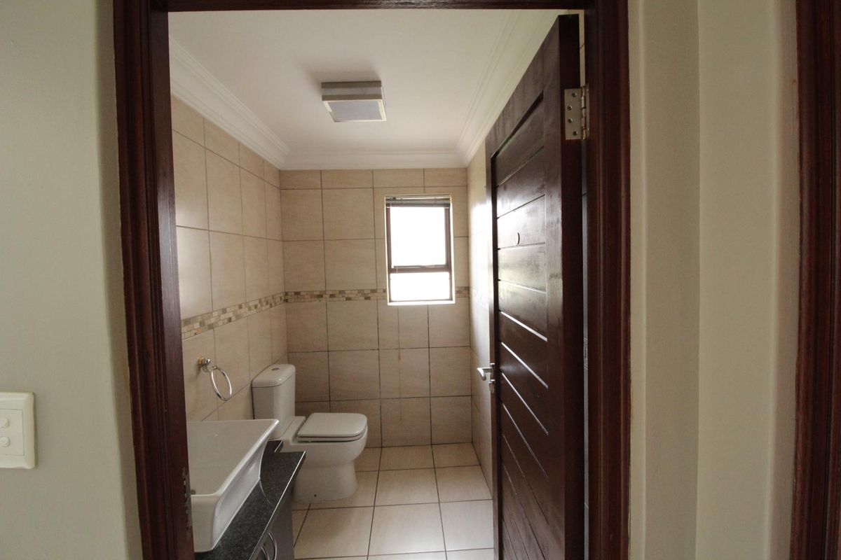 Midlands Estate for Rent - 4 Bedroom - 3.5 Bathroom - Photo 5