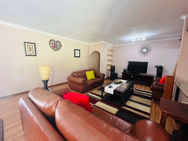 Hendra - Glen Hills home with 2 additional dwellings - Great income potential ! - Photo 5