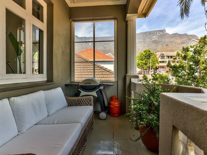 Beautiful Spacious and Character 2 Bedroom Furnished Apartment for Rent Long term. - Photo 2