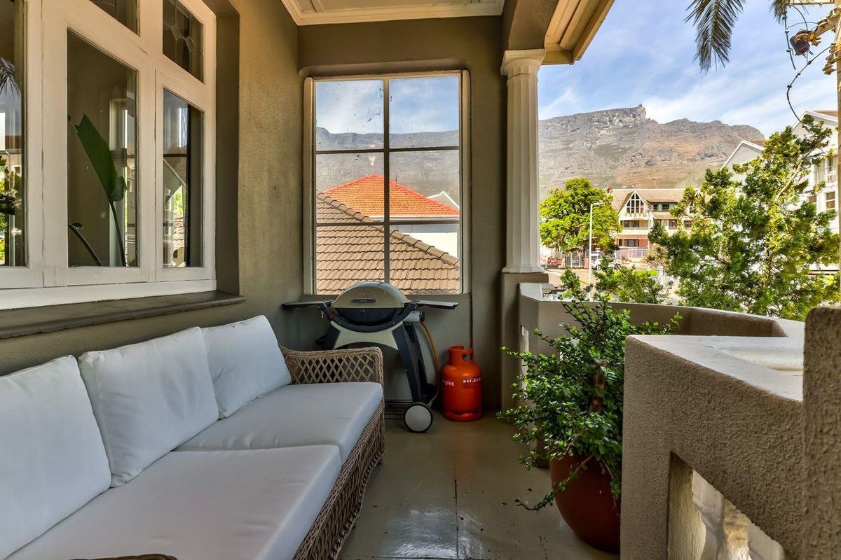 Beautiful Spacious and Character 2 Bedroom Furnished Apartment for Rent Long term. - Photo 2