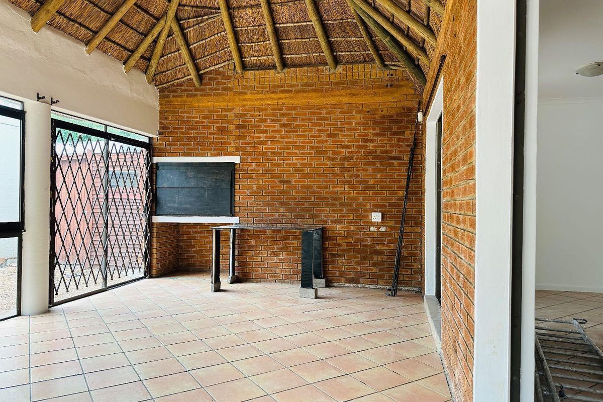 Spcious Home In The Heart of Parklands - Photo 3