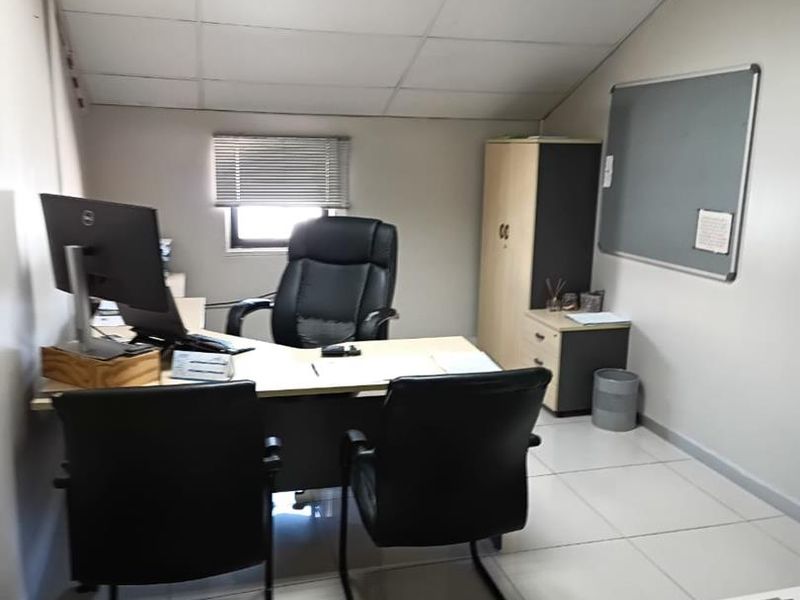 Warehouse with offices for rent - Southern Industrial - Photo 10