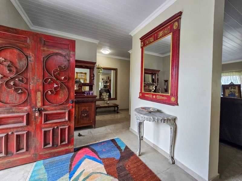 Three bedroom family home for sale in sought after area of Stilbaai. - Photo 3