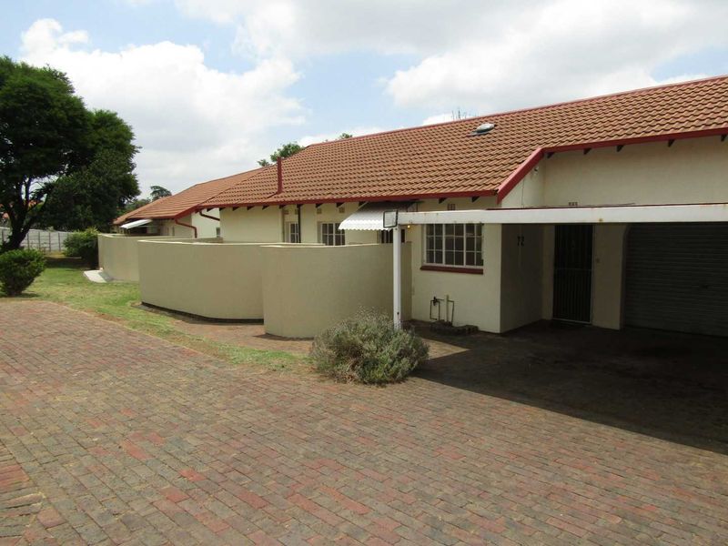 Charming two bedroom life rights home for the elderly. - Photo 10