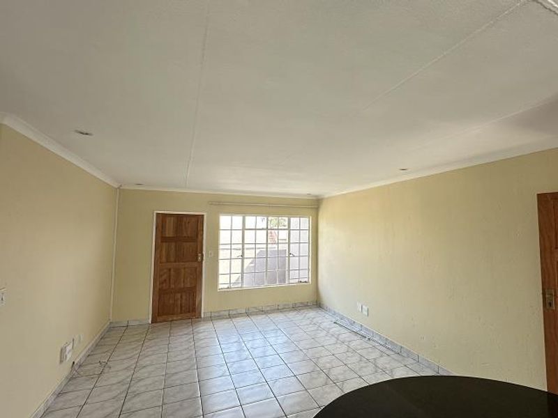 Edenglen complex in a gated area - Photo 9