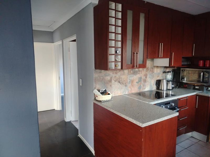 Charming 3-Bedroom House for Rent in Ilitha Park, Khayelitsha - Photo 5