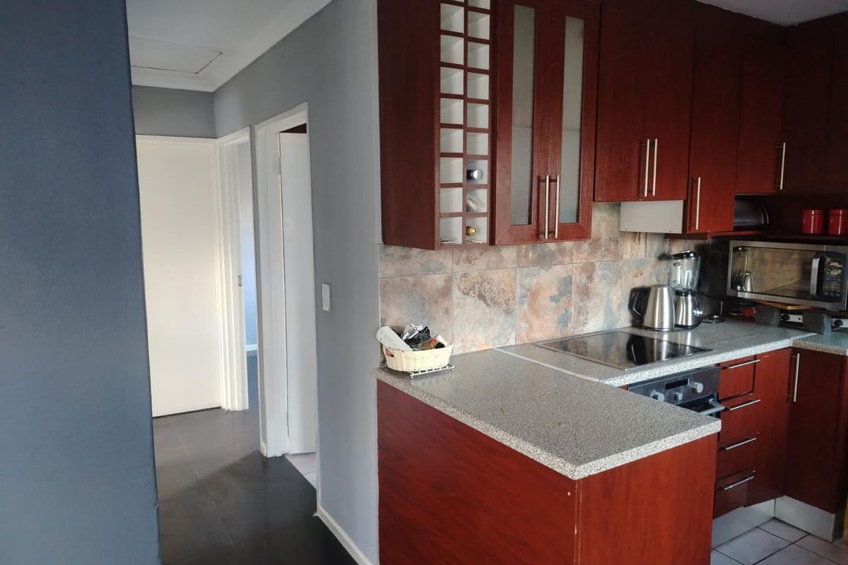 Charming 3-Bedroom House for Rent in Ilitha Park, Khayelitsha - Photo 5