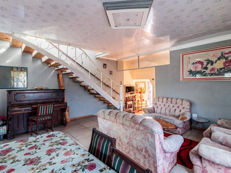 Family Home For Sale - R650 000 Neg - Photo 4