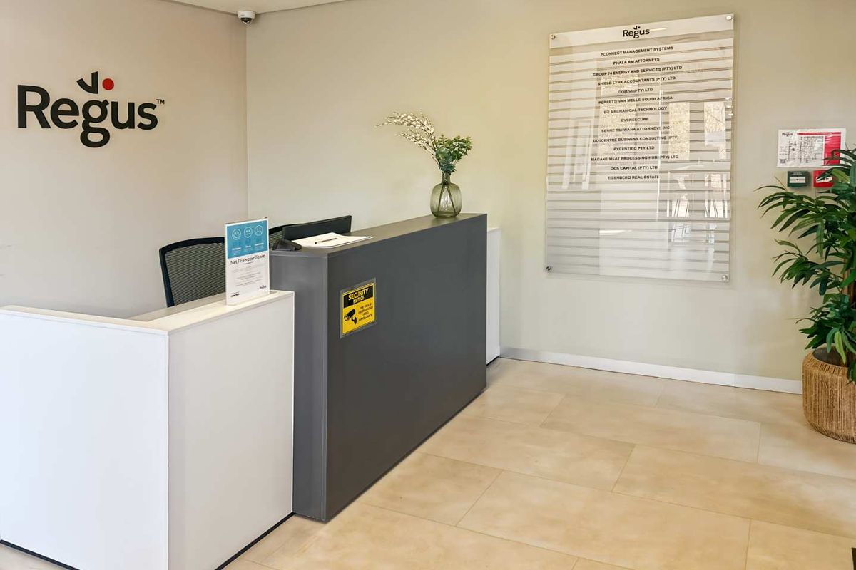 Private office space for 3 persons in Regus The Boardwalk - Photo 5