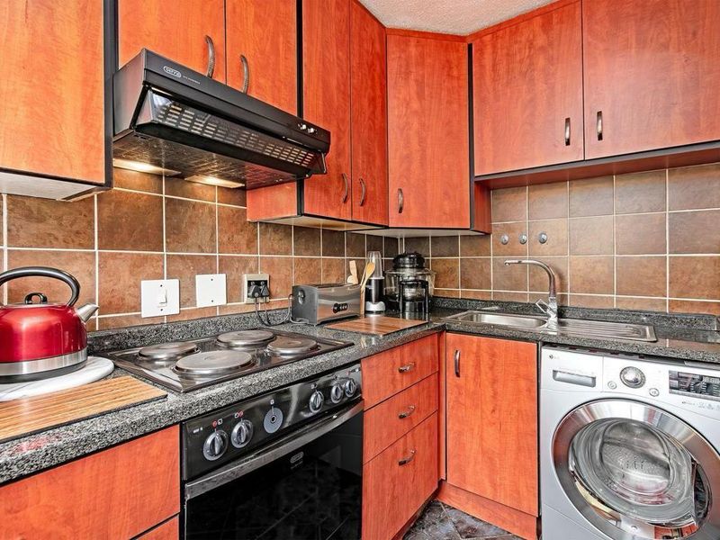 2 Bedroom Duplex Unit in the Heart of Lyndhurst - Photo 9