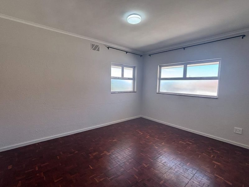 2 Bedroom Apartment in Tamboerskloof - Photo 10