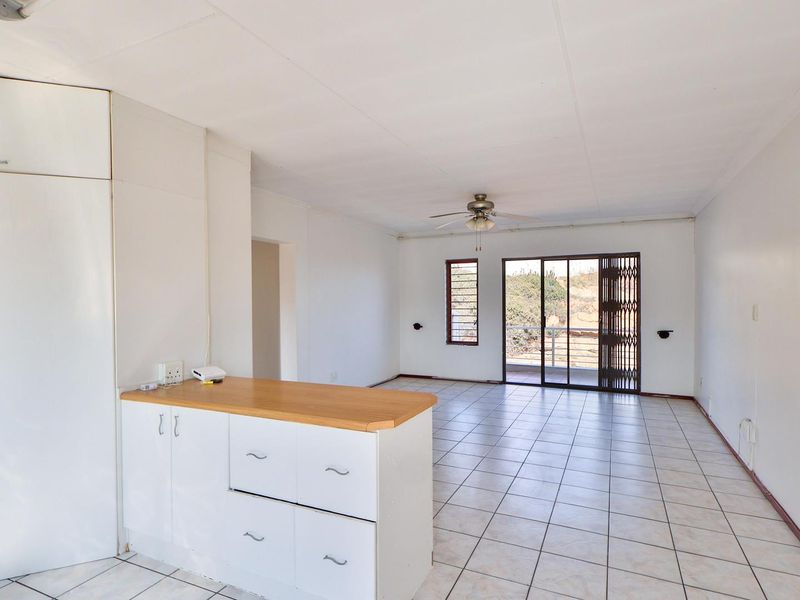 2 Bedroom, 2 Bathroom Apartment in Winchester Hills - Photo 2