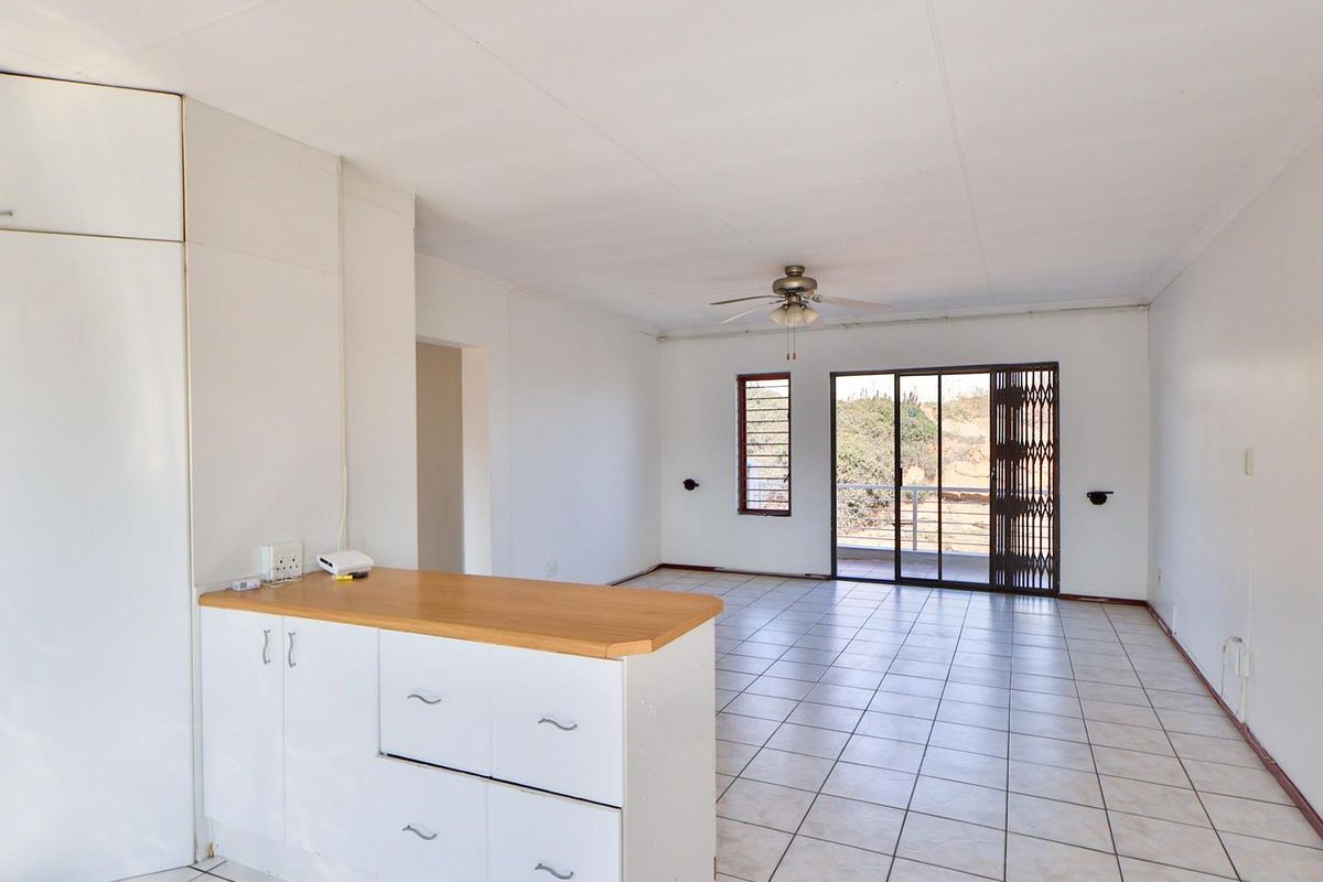 2 Bedroom, 2 Bathroom Apartment in Winchester Hills - Photo 2