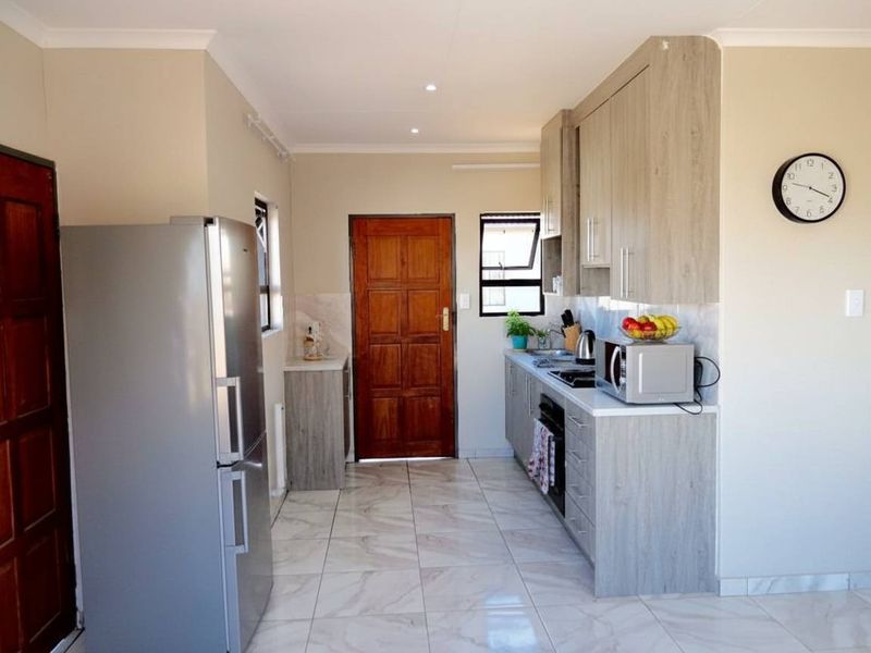 OFF PLAN NEW DEVELOPMENT, ALL COSTS INCLUDED, BUY DIRECT FROM THE DEVELOPER, FULL TITLE STANDS. NO DEPOSITS / 100% BONDS (dependent on client profile) (You may - Photo 4