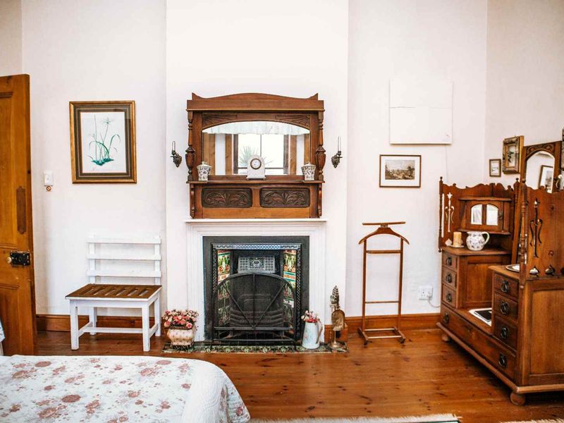 Magnificent Victorian Manor Estate - A Rare Landmark Opportunity! - Photo 10